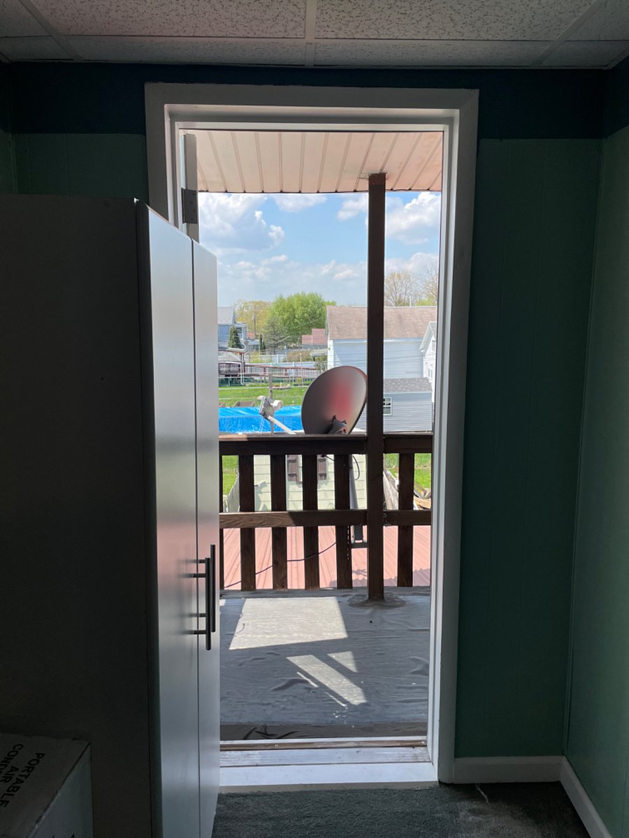 Access to back deck from back room