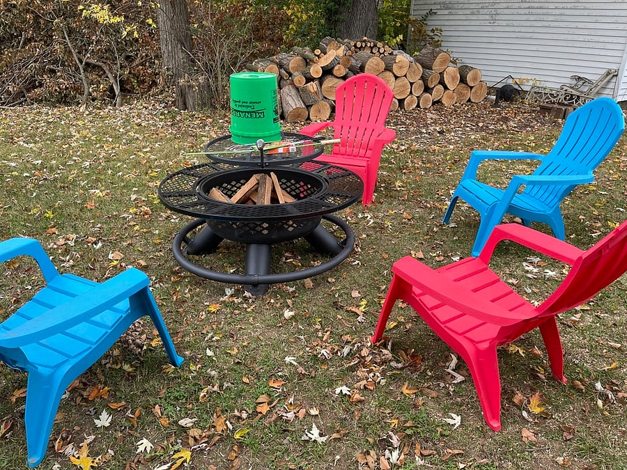 Bonfire Pit with wood and seating in a fully fenced-in backyard!!