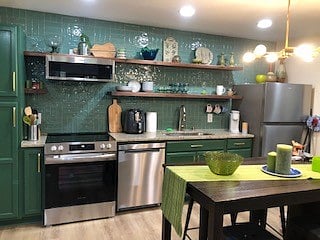 Beautiful new kitchen will all new amenities