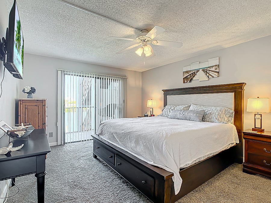 Primary bedroom - King bed