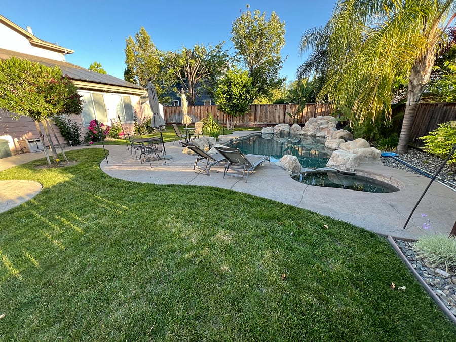 Pool and hot tub (hot tub may not be available at times due to ongoing maintenance)