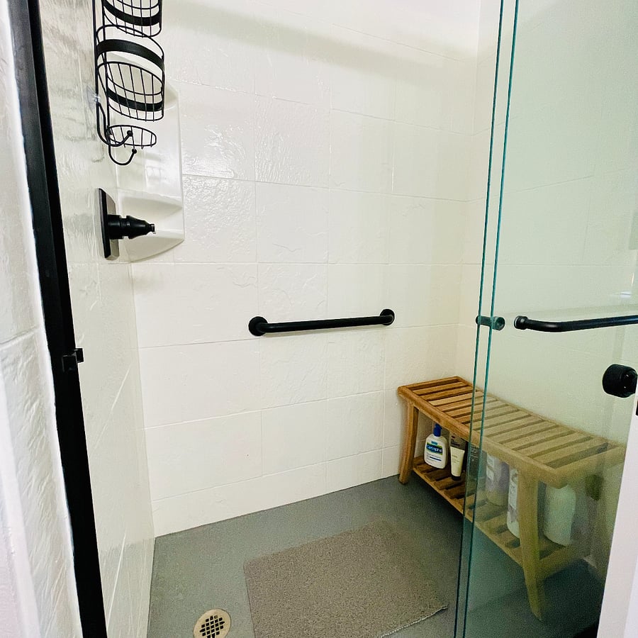 Walk In Shower!