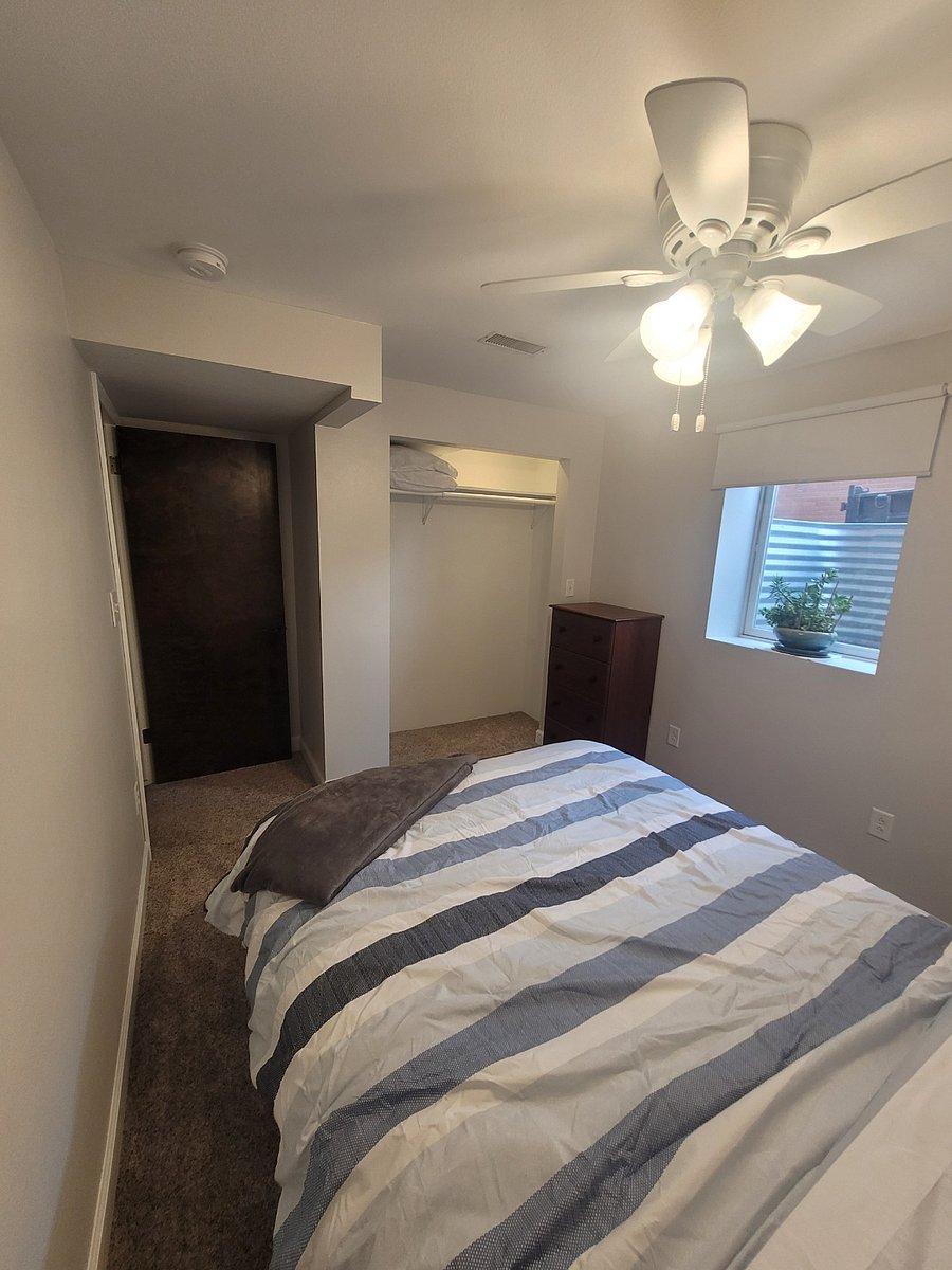 Downstairs Bedroom - Queen