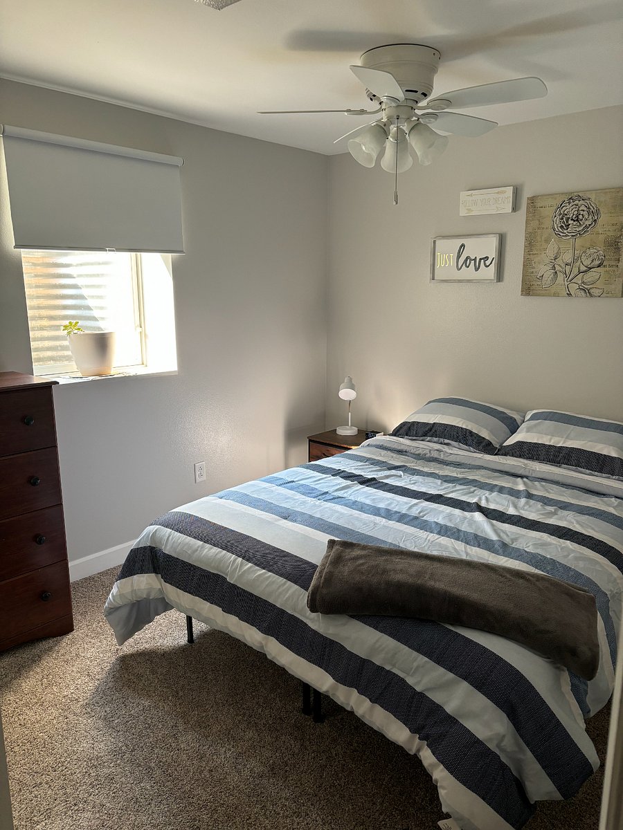 Downstairs Bedroom - Queen
