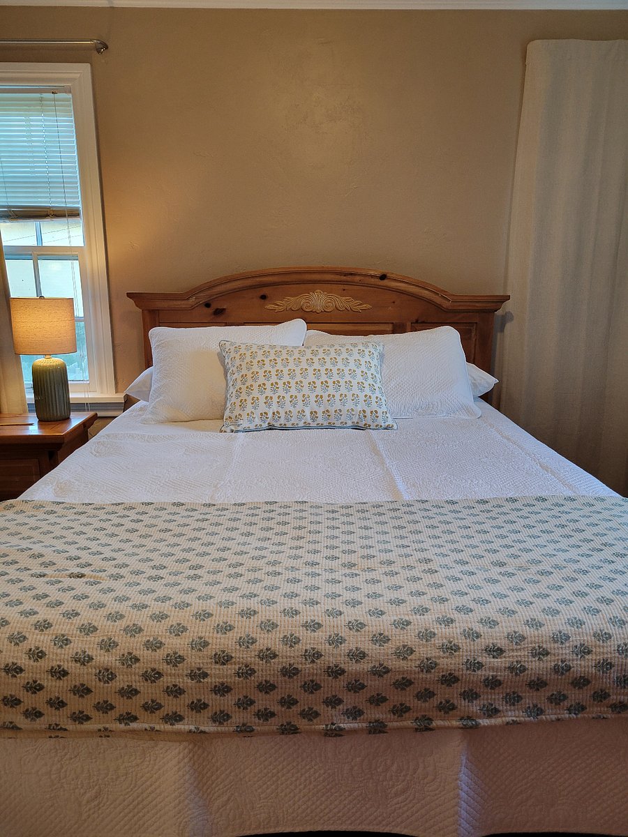 New queen mattress and linens
