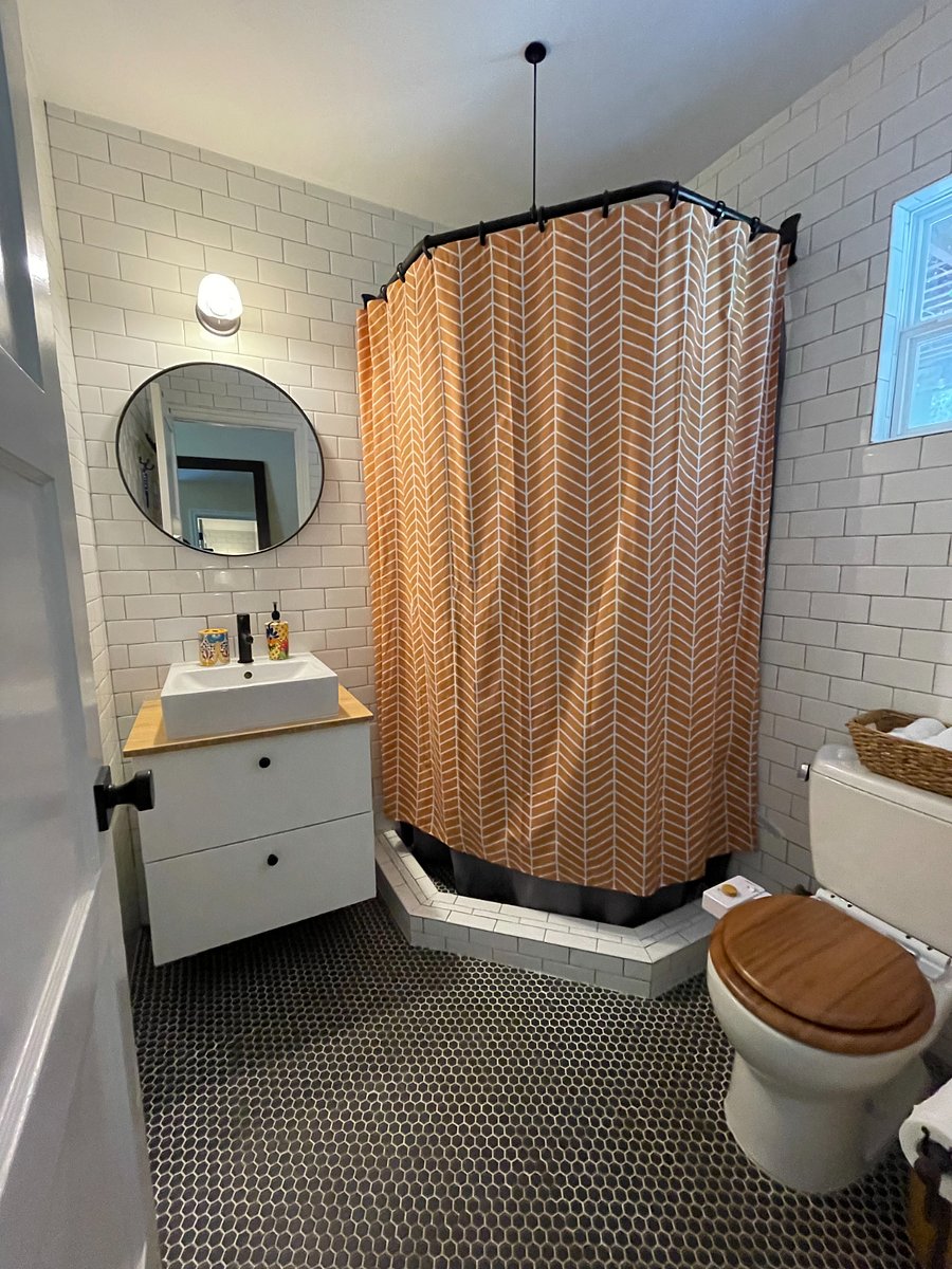 Guesthouse bathroom