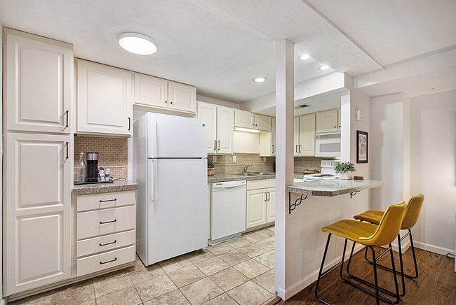Furnished Finder property 695698_1 photo 8