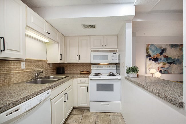 Furnished Finder property 695698_1 photo 10