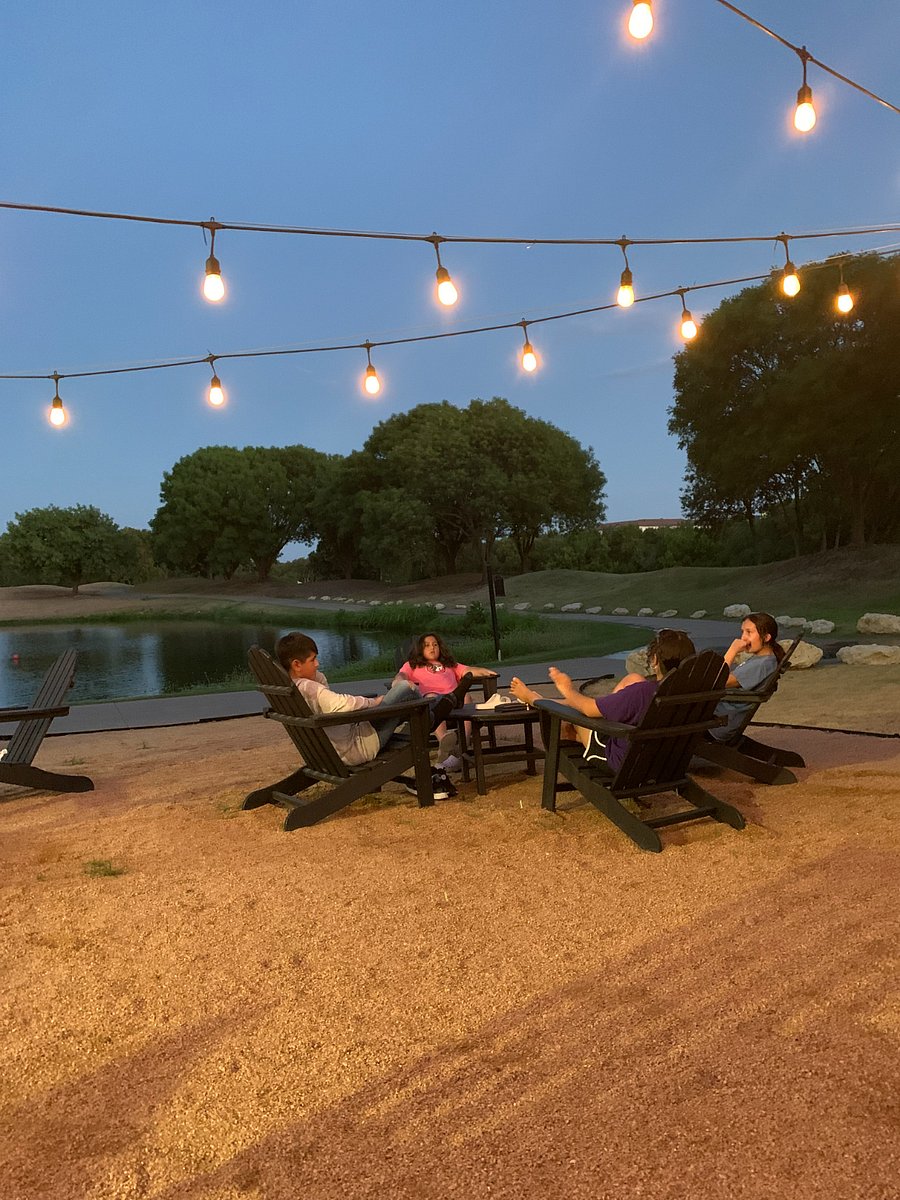 Boat House Lounge
