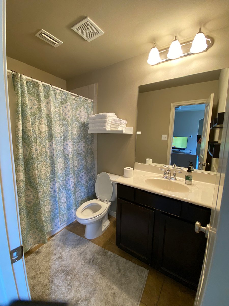 2nd full upstairs bath