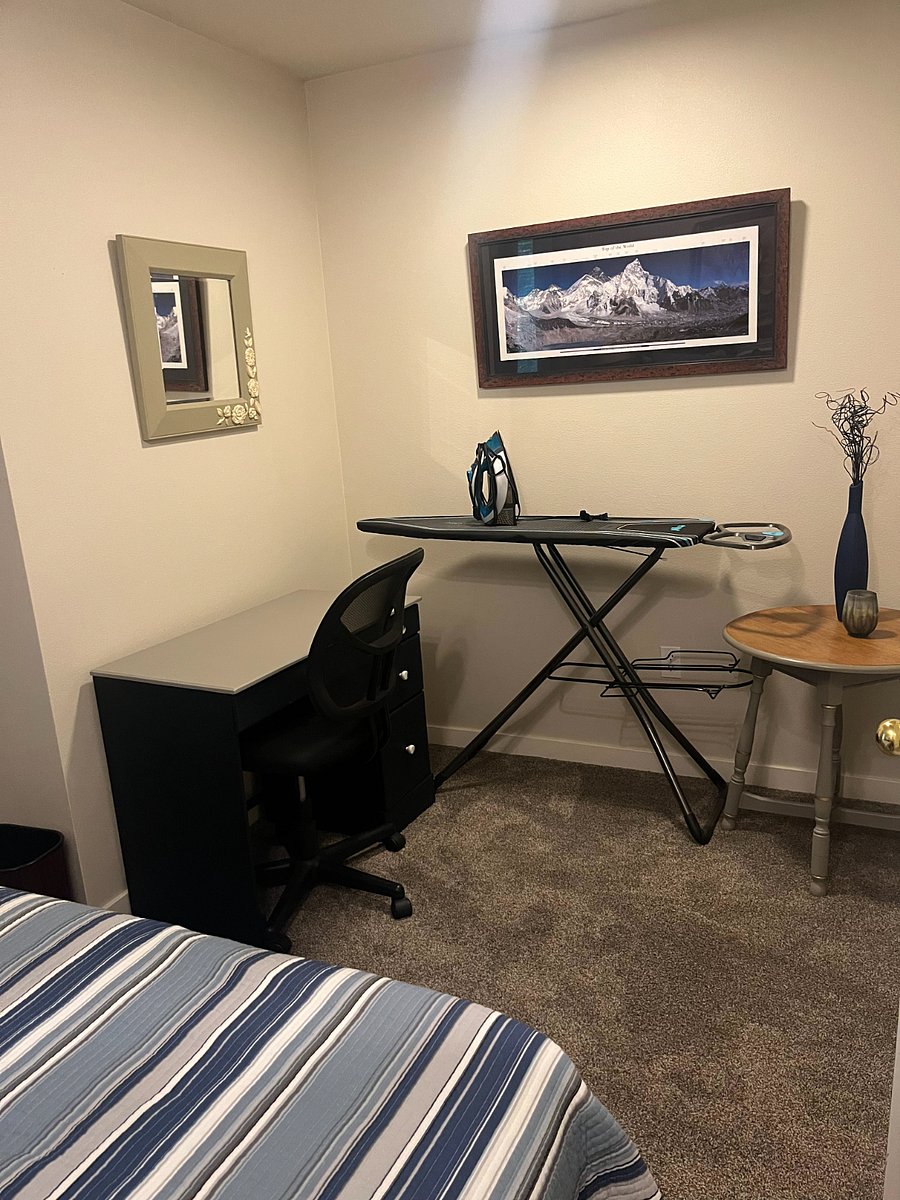 Small desk in second bedroom.