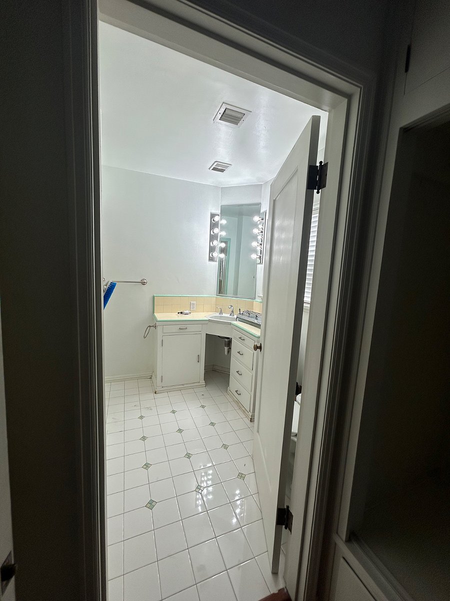 Furnished Finder property 696128_1 photo 3