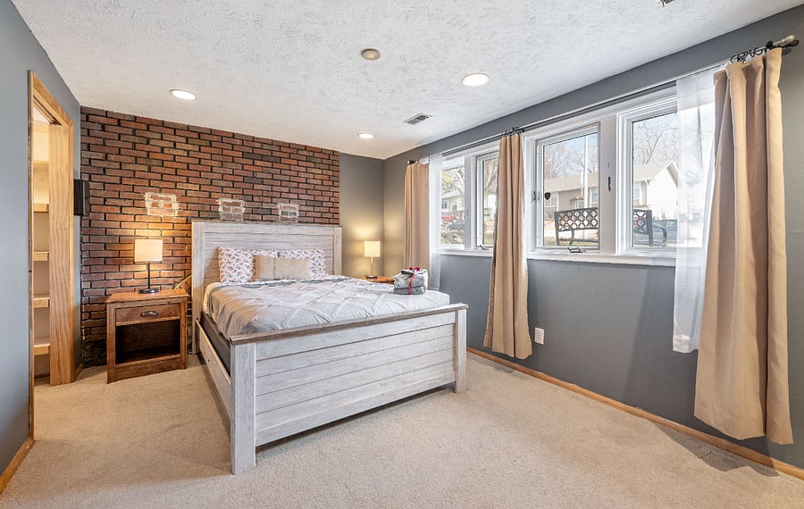 Basement bedroom (bedroom 4)
