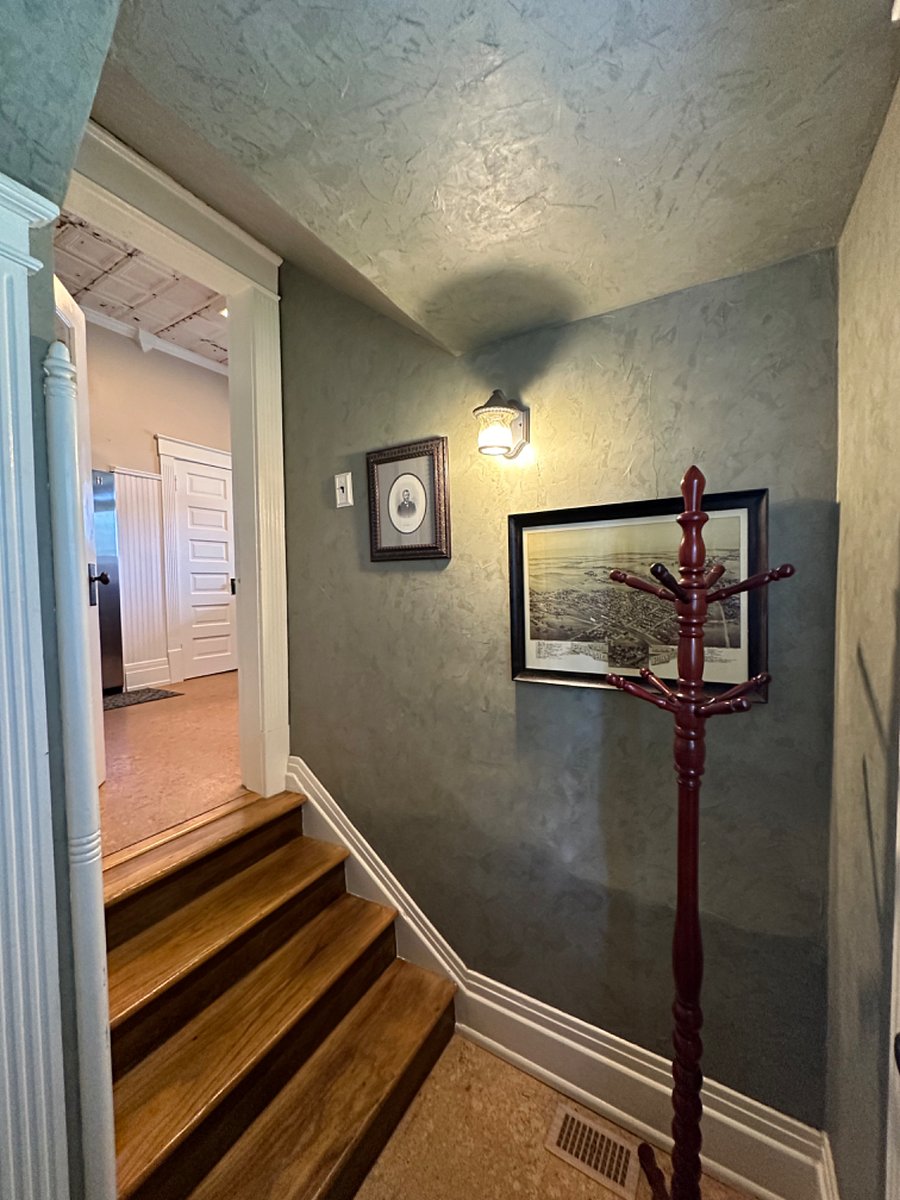 steps to kitchen or basement