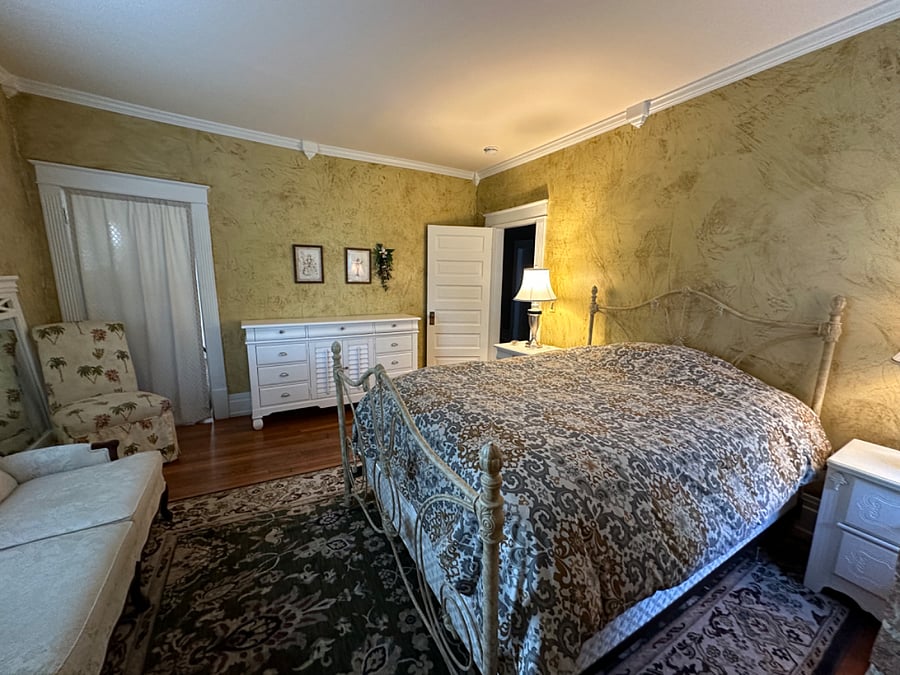 1st bedroom 