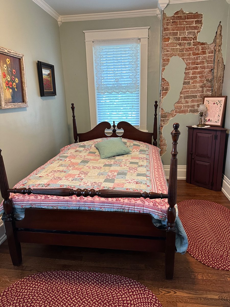 3rd bedroom w/ full size bed