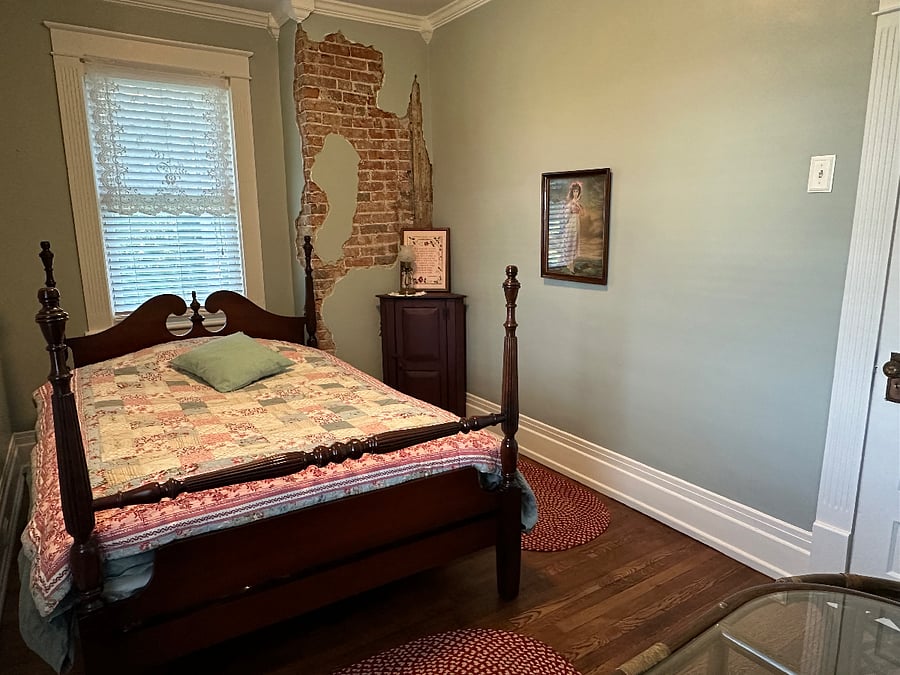 3rd bedroom w/ full size bed