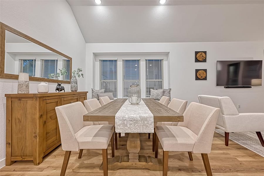 Dining table for 6 people