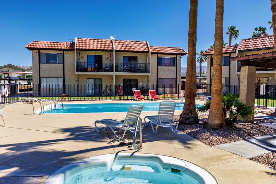 Pool/hot tub