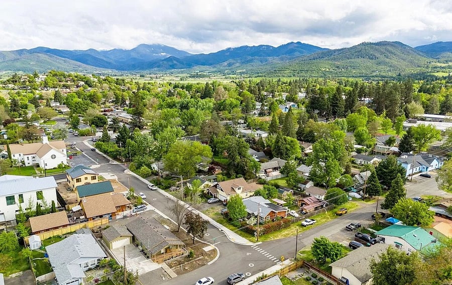 The neighborhood, looking south.