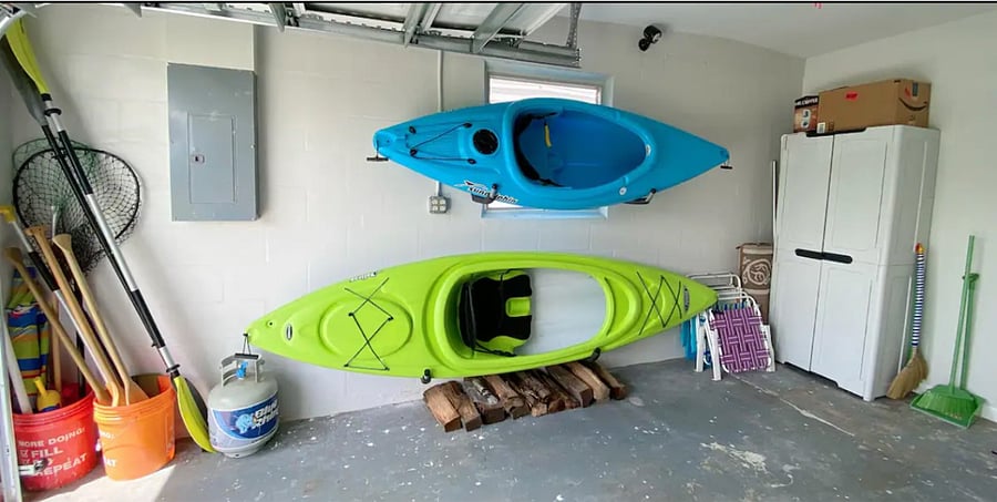 garage / kayaks storage
