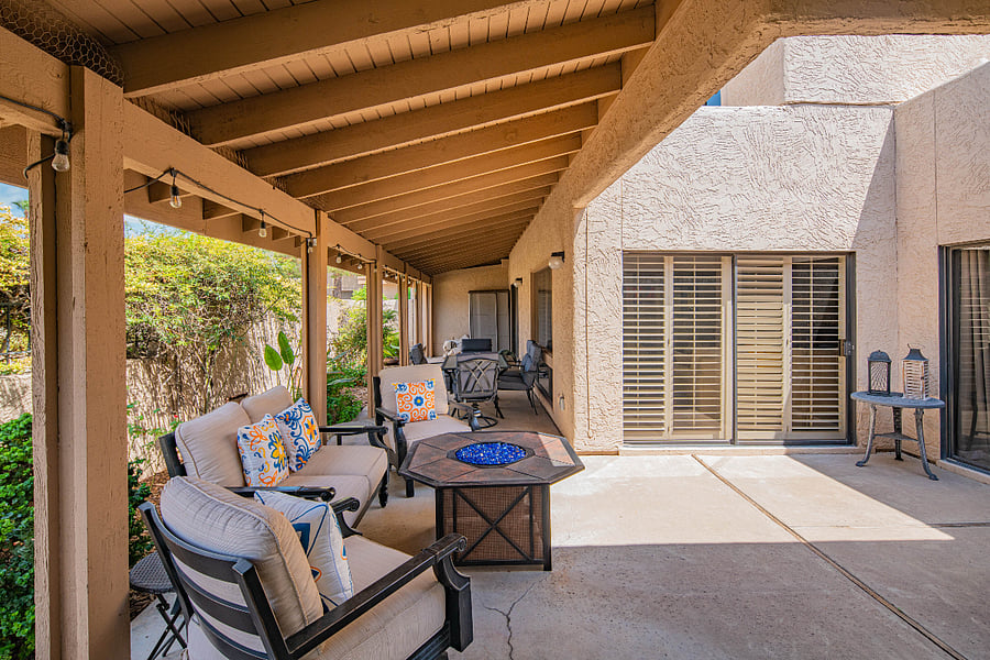 patio looking toward dining area 