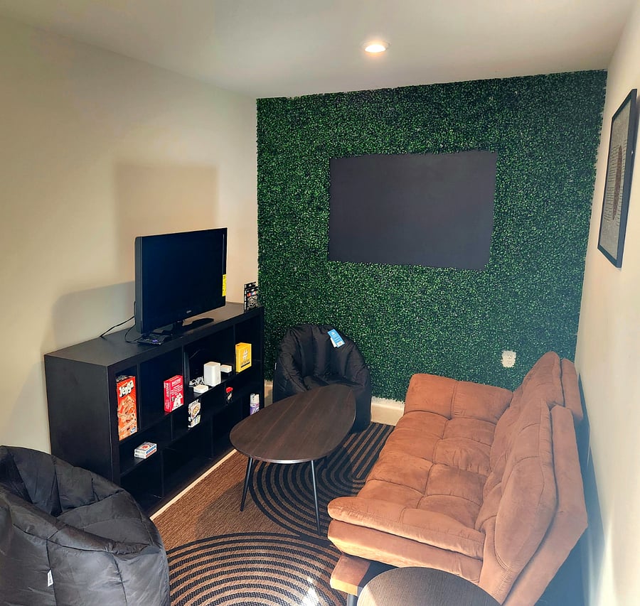 Bonus room located on Level 1 equipped with futon sleeper sofa, beanbag chairs, chalkboard/green wall, TV, Jenga and several card games. Fun for all ages!