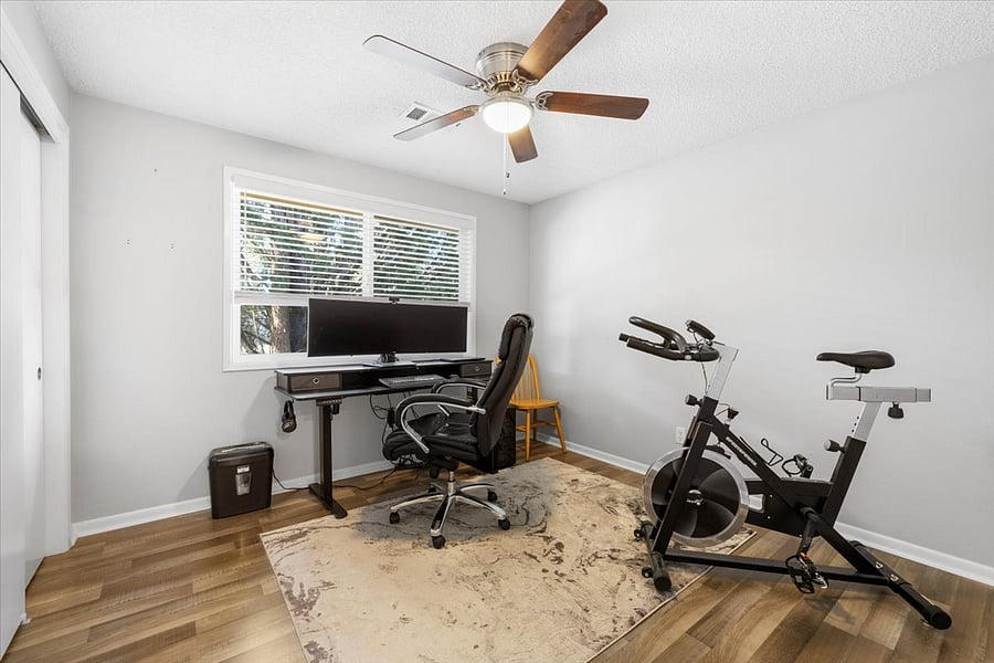 Note: Monitor, keyboard, and computer are not included in the rental