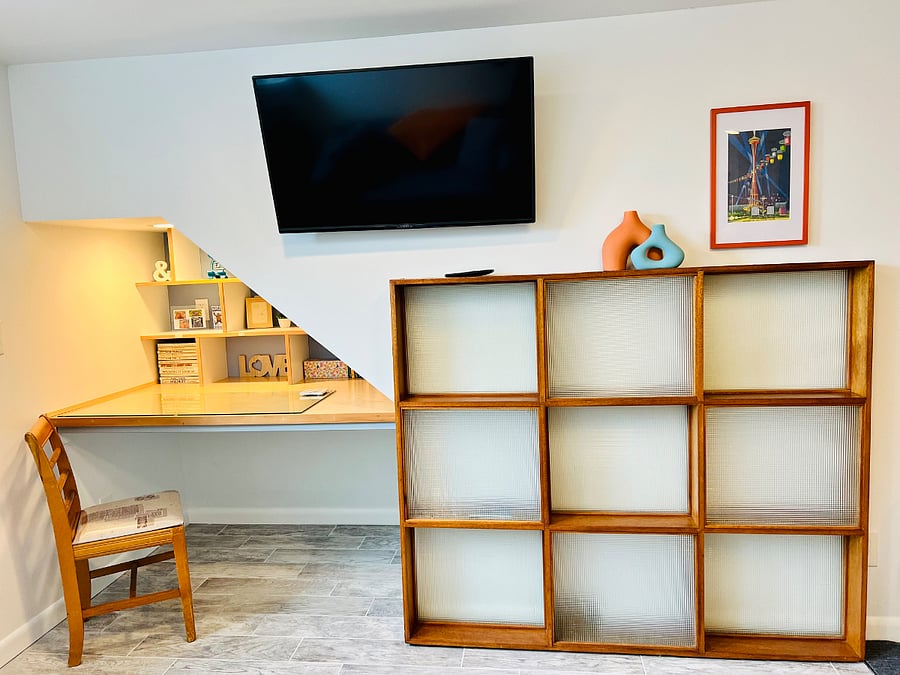 Living room built-in desk , vintage wall shelf, retro decor, & Space Needle 1962 Worlds Fair framed poster. House manual, local info, books, and art. Enjoy amenities, but please do not remove from the retreat.