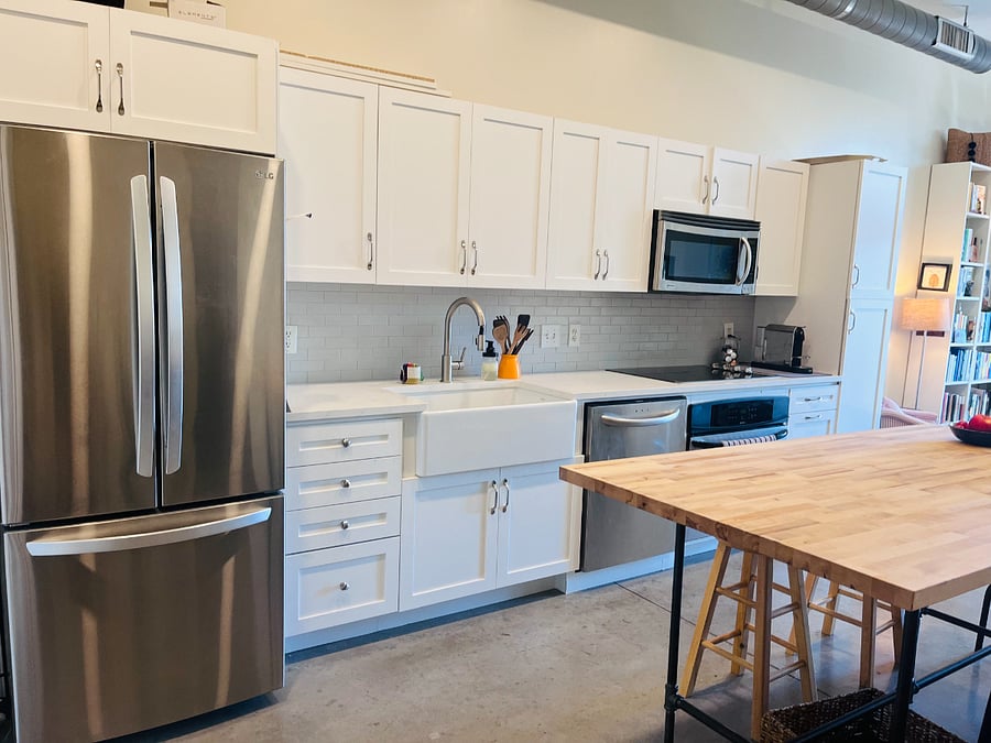 Kitchen w/ Island