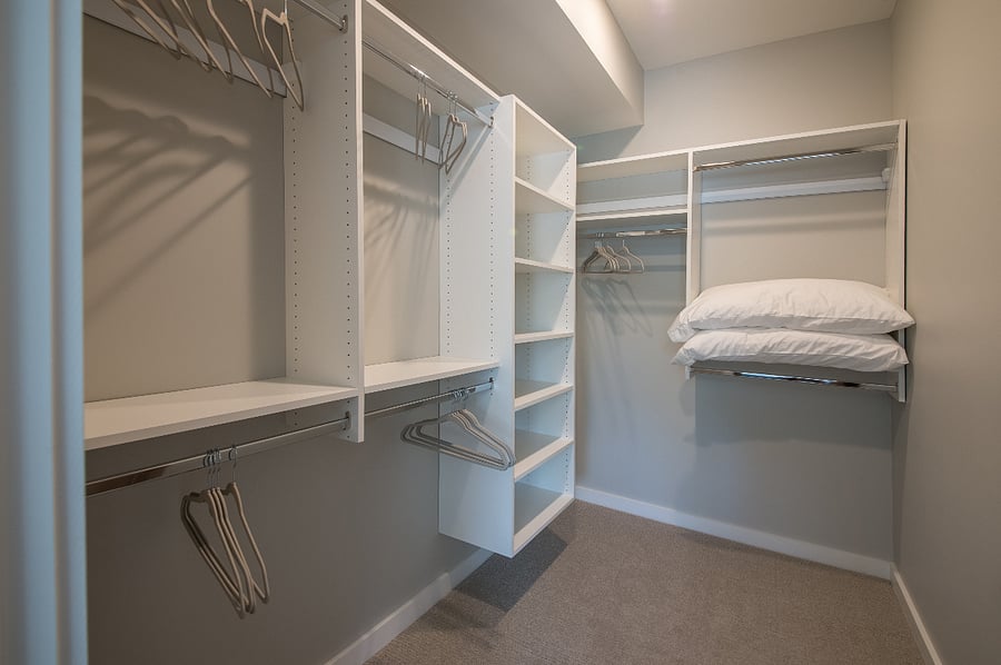 Walk in closet in the en suite
