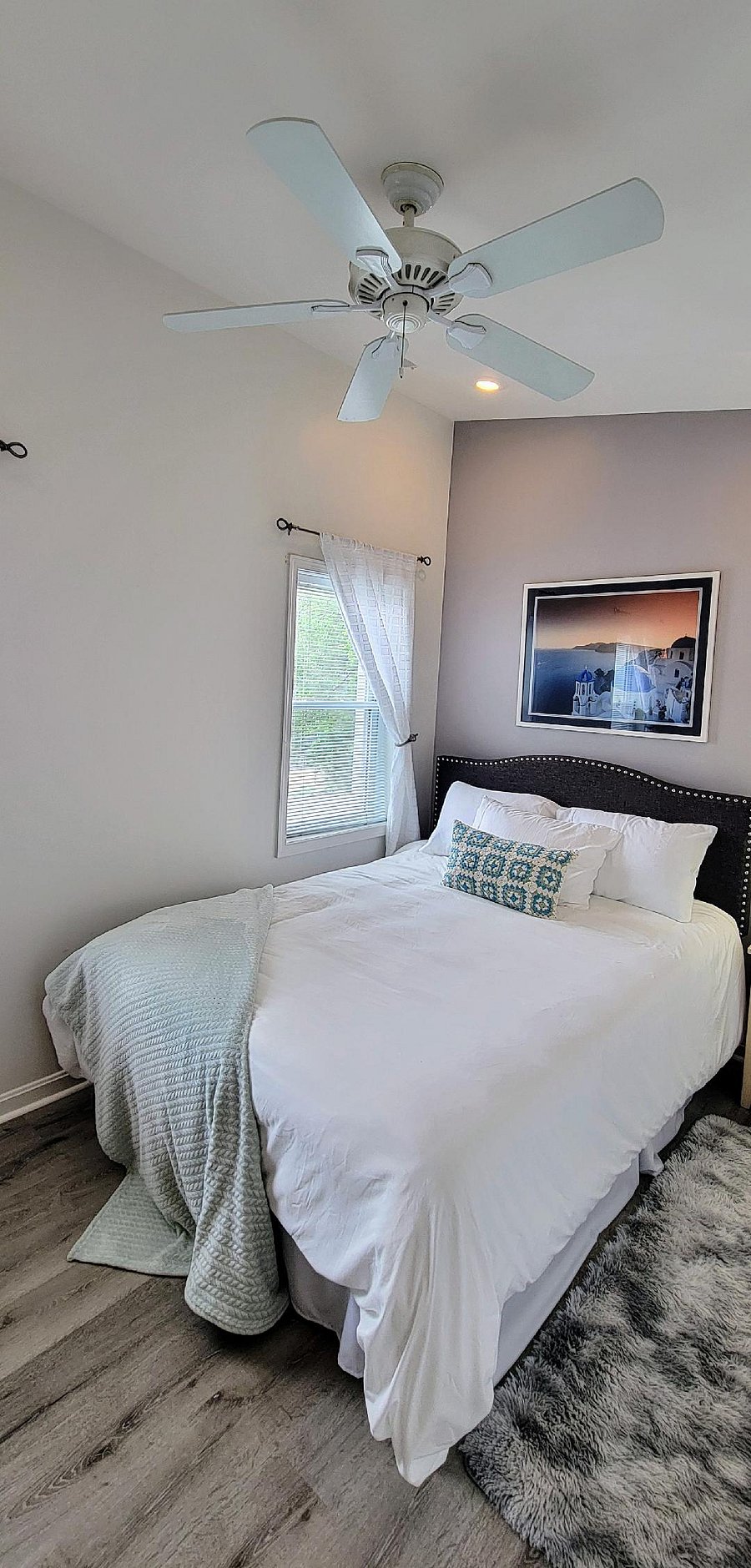 Primary Bedroom-Queen bed, has blackout curtains