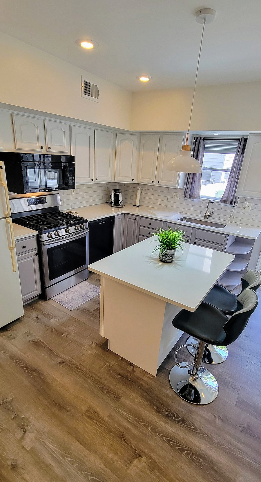 Kitchen, new Quartz counter top