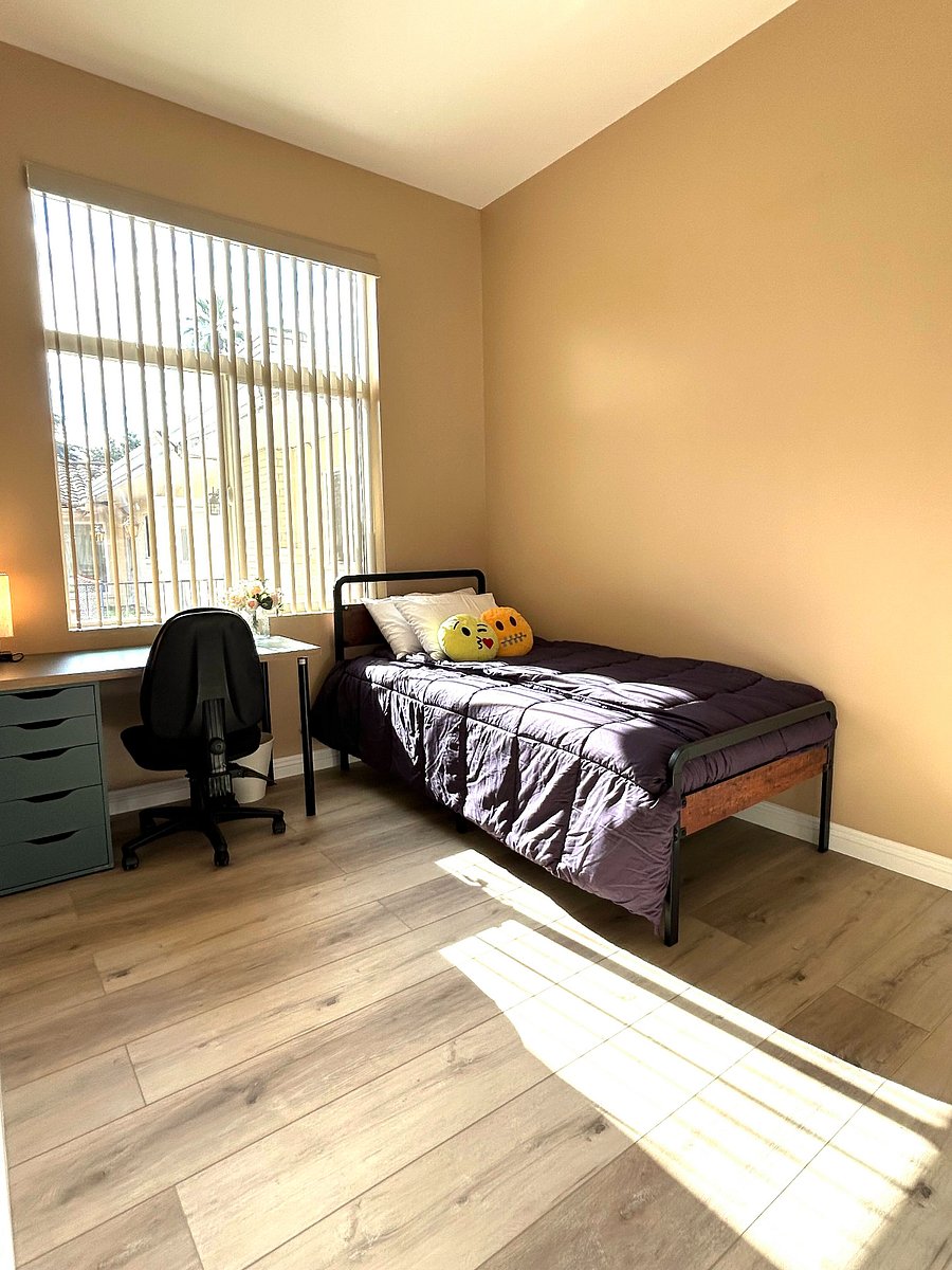 Room 4 available on Aug 1st
