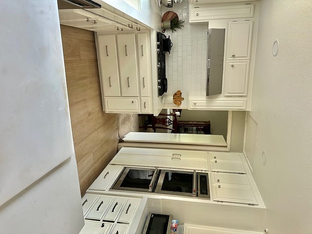 Furnished Finder property 697863_2 photo 9