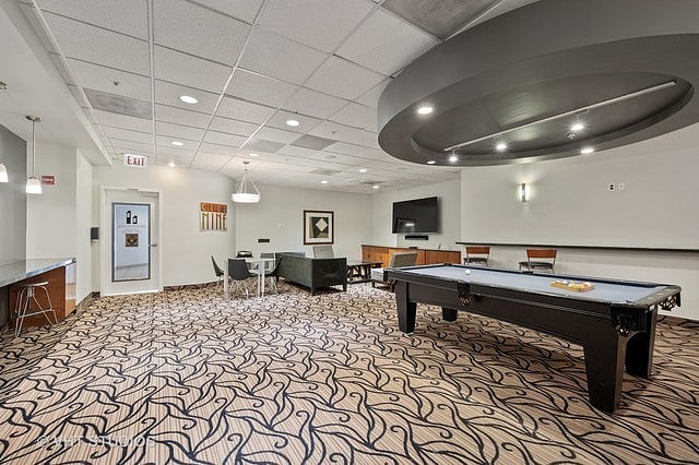 Recreation room amenity space