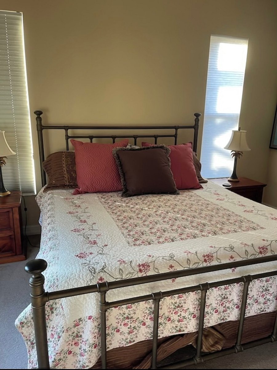 Primary room - king bed