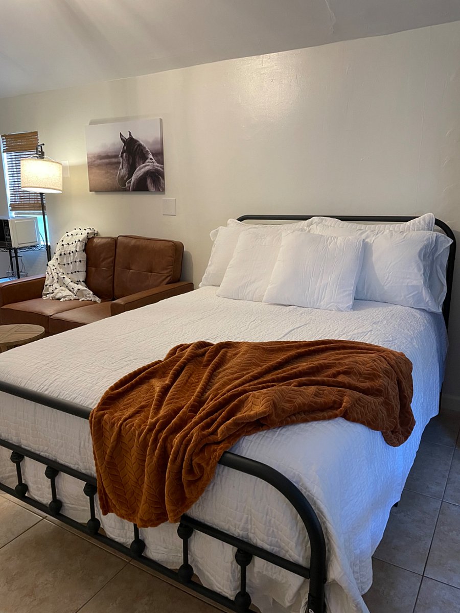 Furnished Finder property 698156_1 photo 1