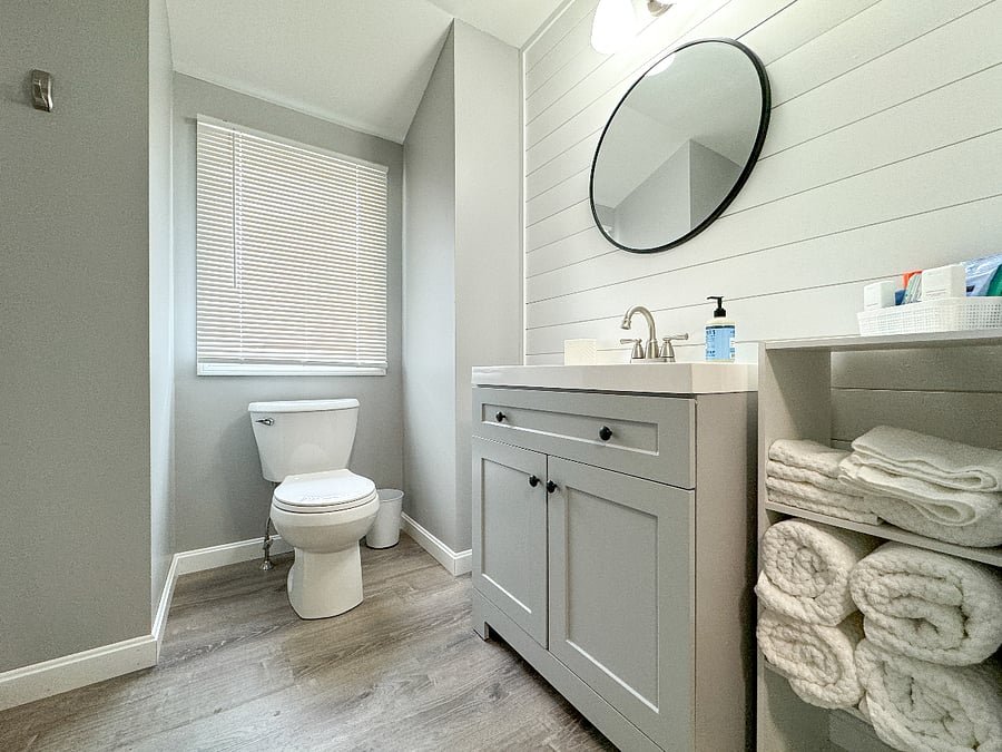 Bathroom with tub and shower. Complete with towels, shower curtain and starter kit toiletries.
