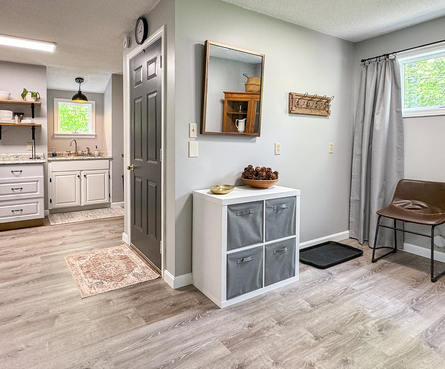 Entryway with storage and place to hang your jackets. Boot and shoe tray.