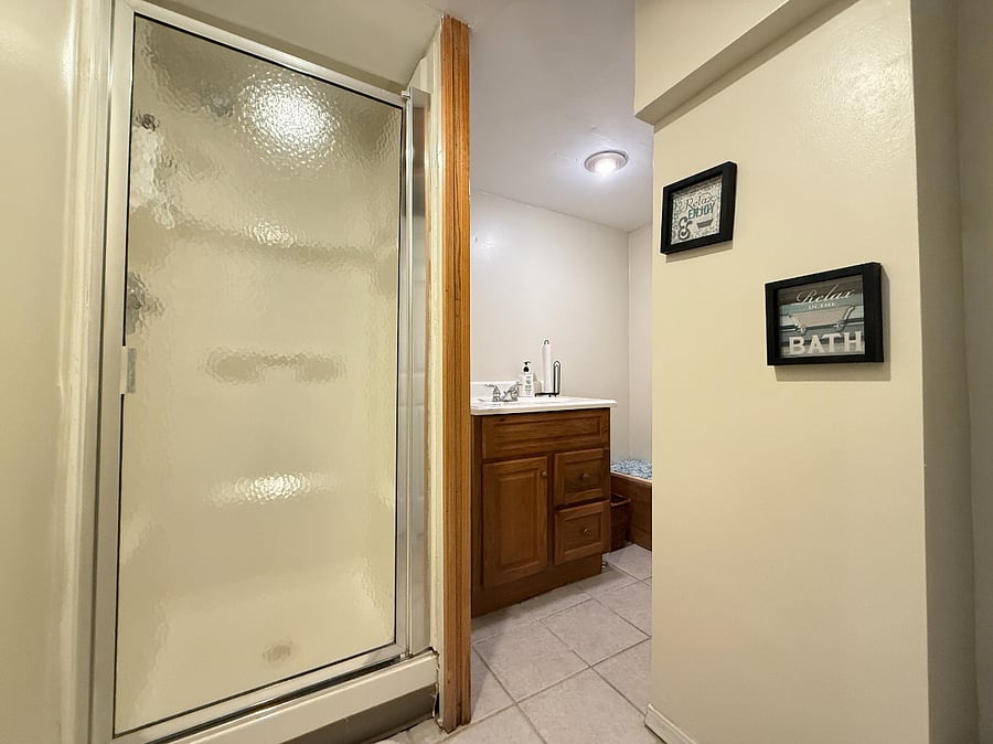 Suite with Private Entry - Private Bathroom
