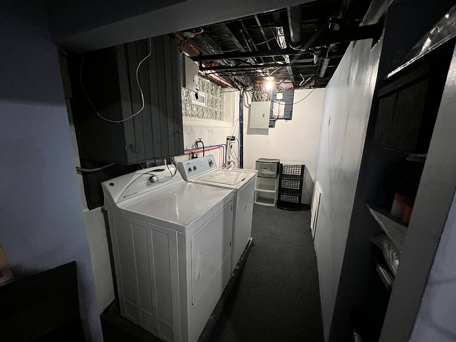 Suite with Private Entry - Washer and Dryer Included