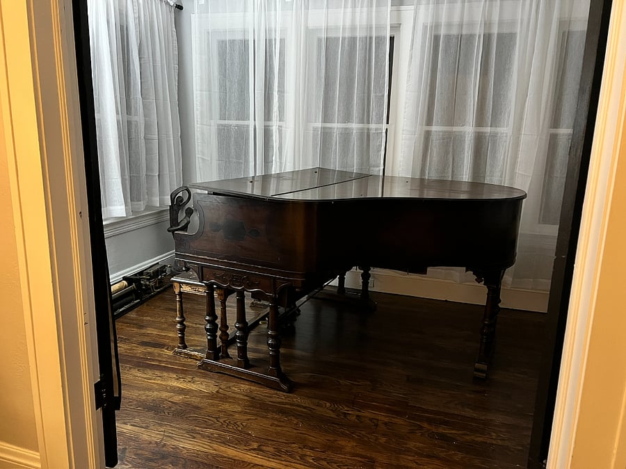 Communal Area - Beautiful Piano Room