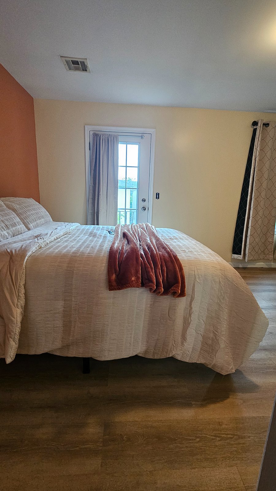 Furnished Finder property 698449_2 photo 35