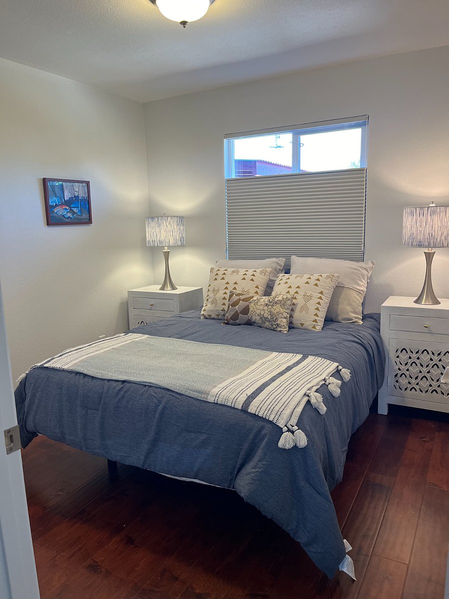 Remote-control adjustable bed