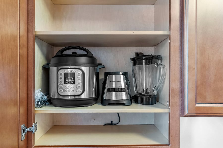 Instant Pot Duo with 7-IN-1 FUNCTIONALITY: Pressure cook, slow cook, rice cooker, yogurt maker, steamer, saute pan and food warmer.