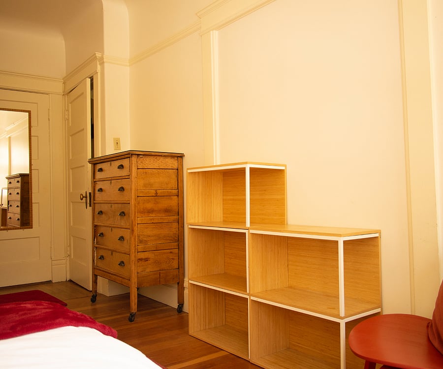 bedroom for ren $1250 per month
