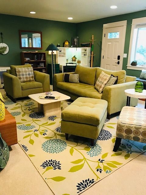 884 Square Feet of living space!