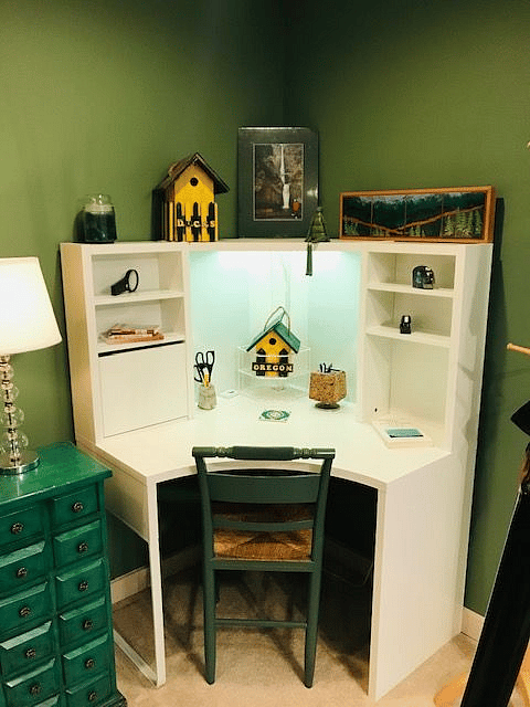 Corner workstation with free WiFi!
