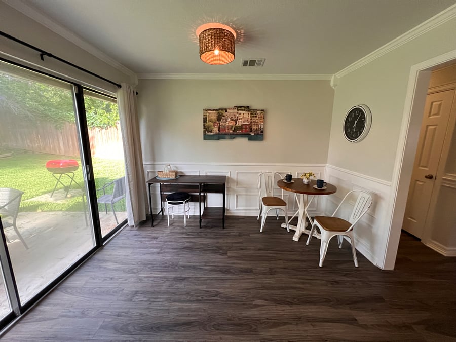 WORKSPACE AND BREAKFAST NOOK